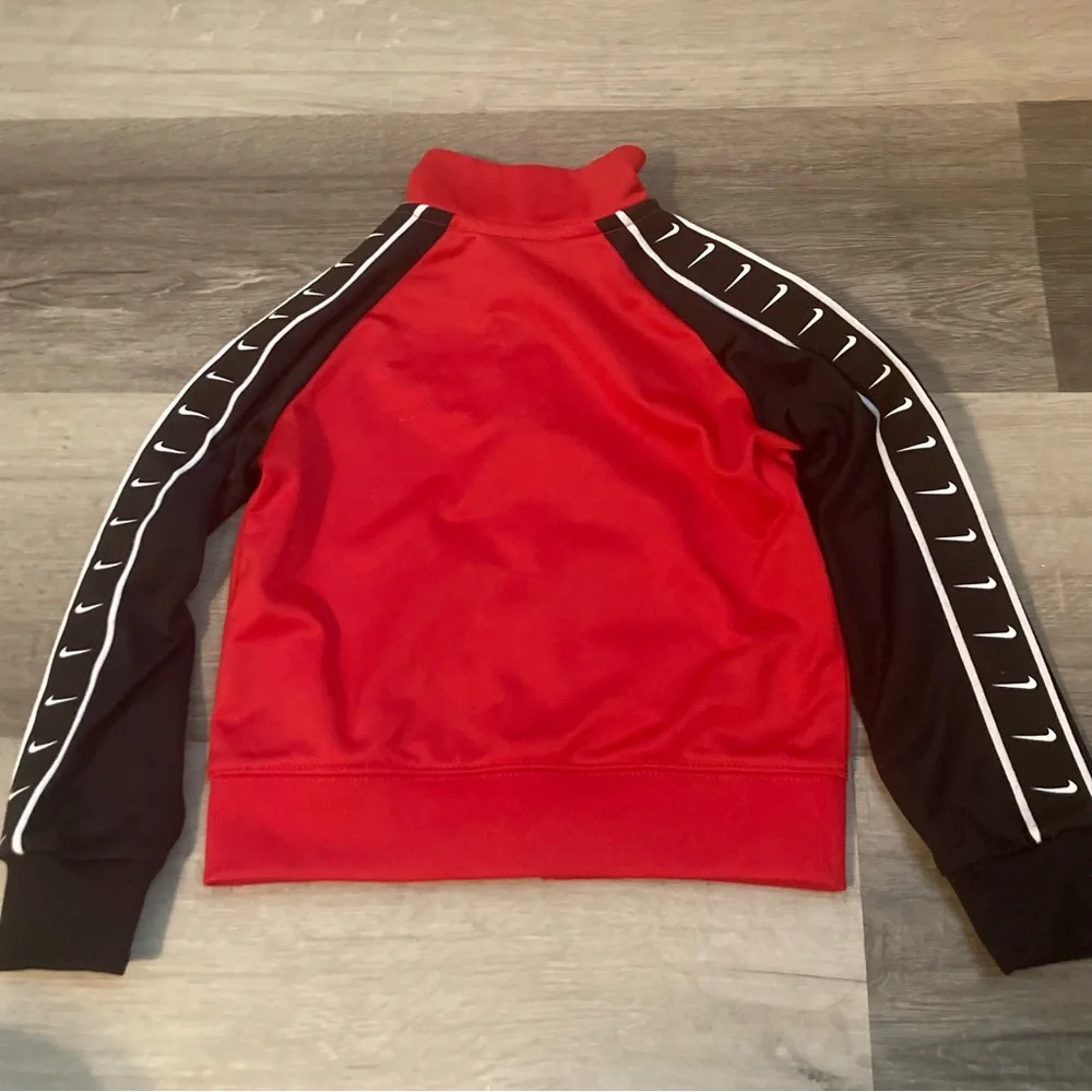 💎 2T Kids Nike Workout Jacket - Picture 3 of 5